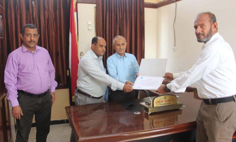 تكريم رئيس جامعة الحديدة في اليوم الدولي للتعليم 2026